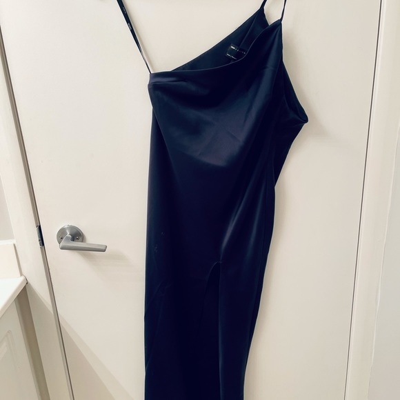 ASOS DESIGN one shoulder mid-maxi dress in satin - Picture 4 of 7